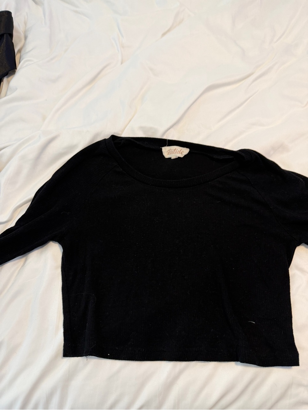 Listicle Black Cropped Top